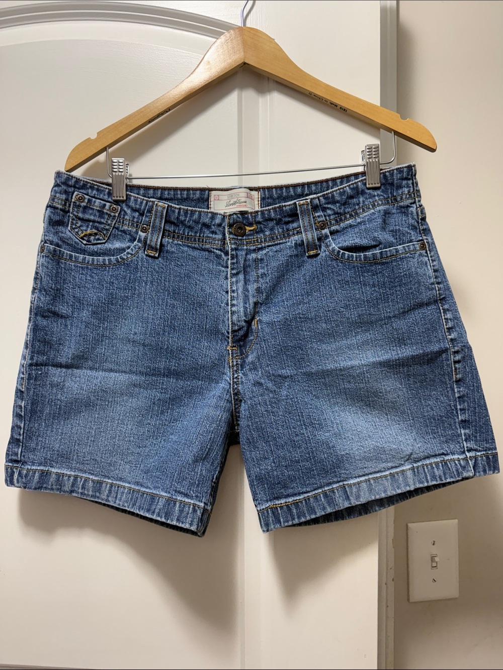 Levi Strauss Signature Y2K Women's Denim Shorts in Medium Blue